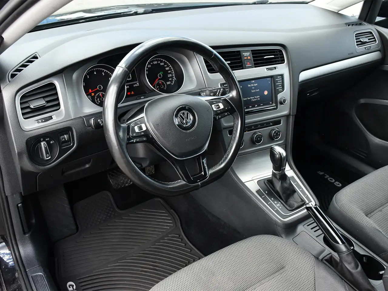 Volkswagen Golf снимка Volkswagen Golf