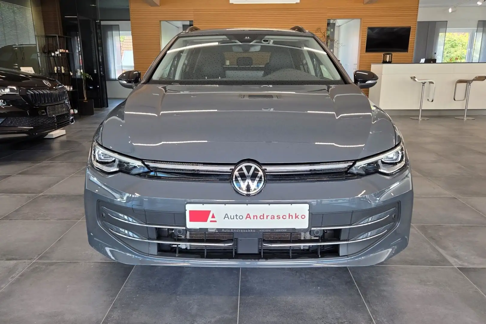 Volkswagen Golf 8 Variant Facelift 1.5 TSI Goal AHK Navi Grau - 2