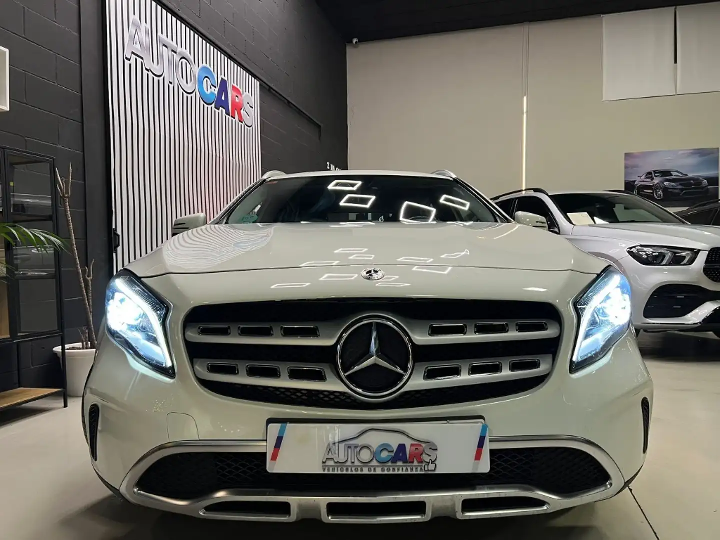 Mercedes-Benz GLA 200 200d Blanco - 2