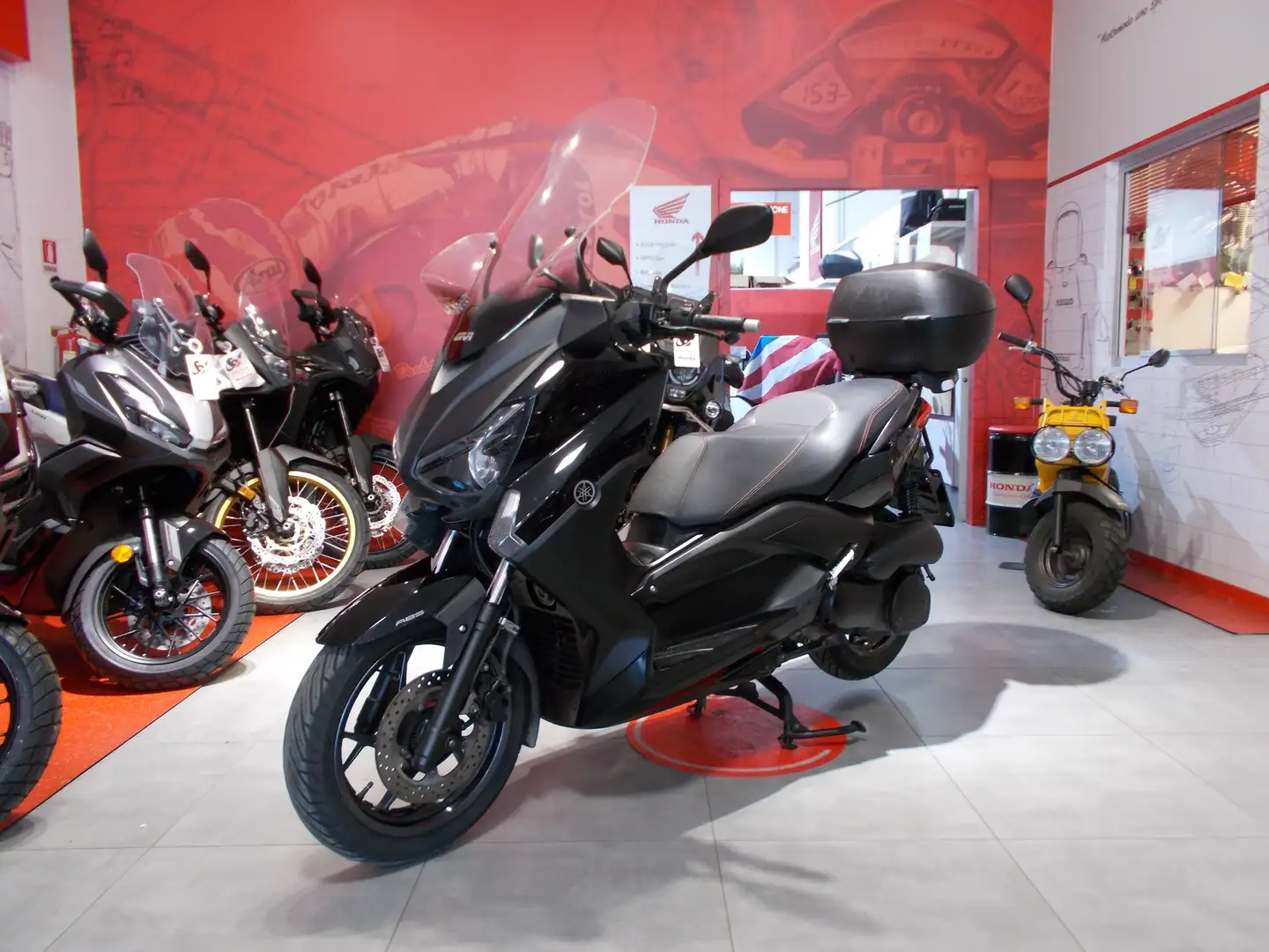 Yamaha X-Max 250 - abs Schwarz - 2