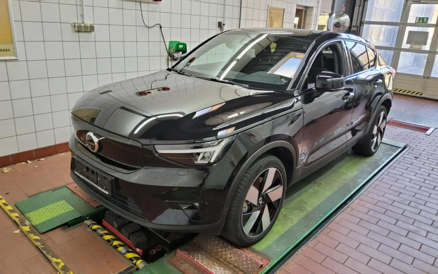 Volvo C40 PURE ELECTRIC ULTIMATE WINTERPAK+PANO+MET+LM Schwarz - 2