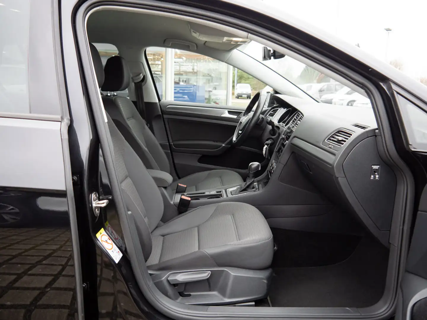 Volkswagen Golf VII 2.0 TDI Comfortline BMT NAVI ACC LED Schwarz - 2