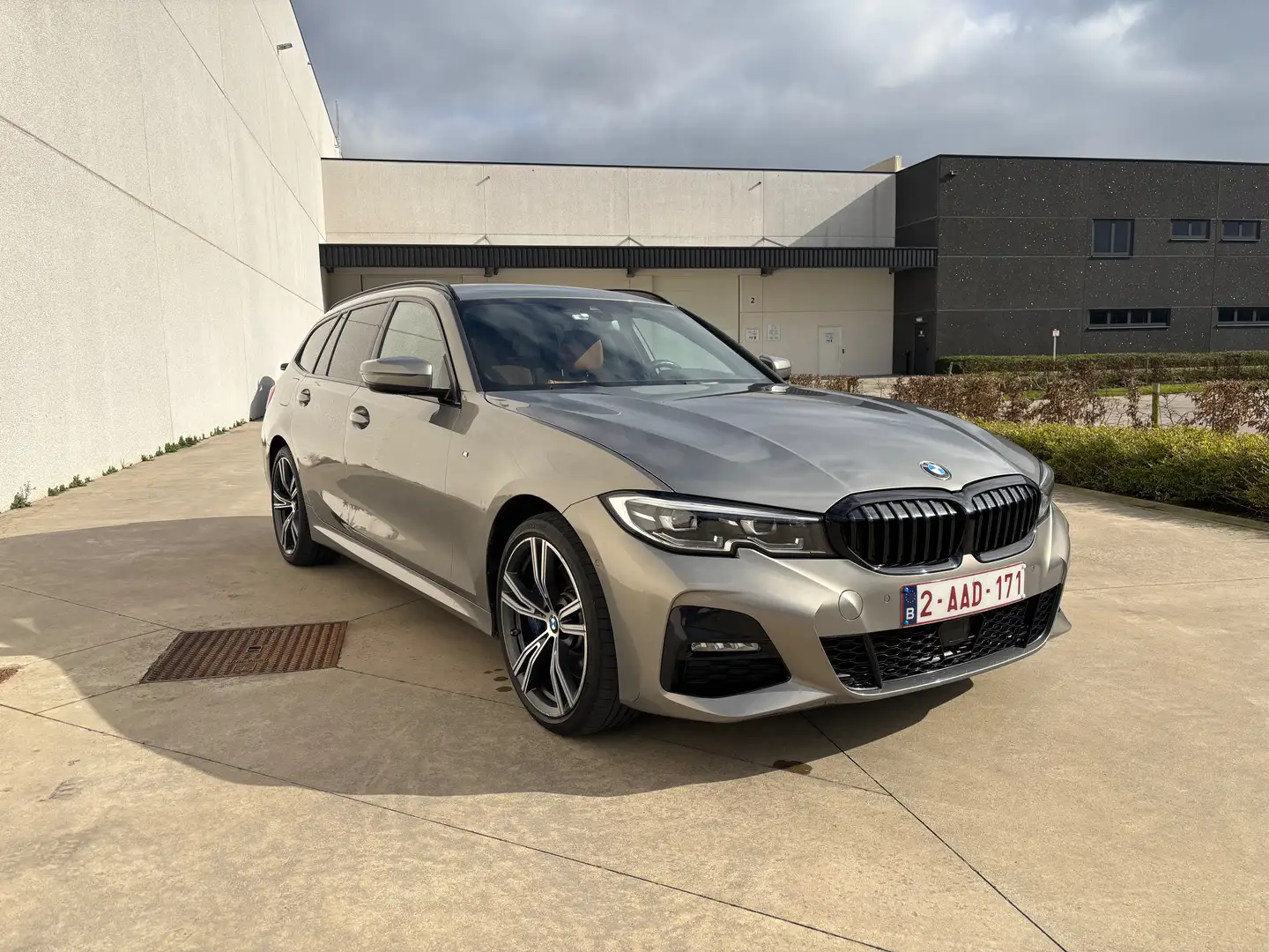 BMW 330 Touring M Sport Individual Brązowy - 1