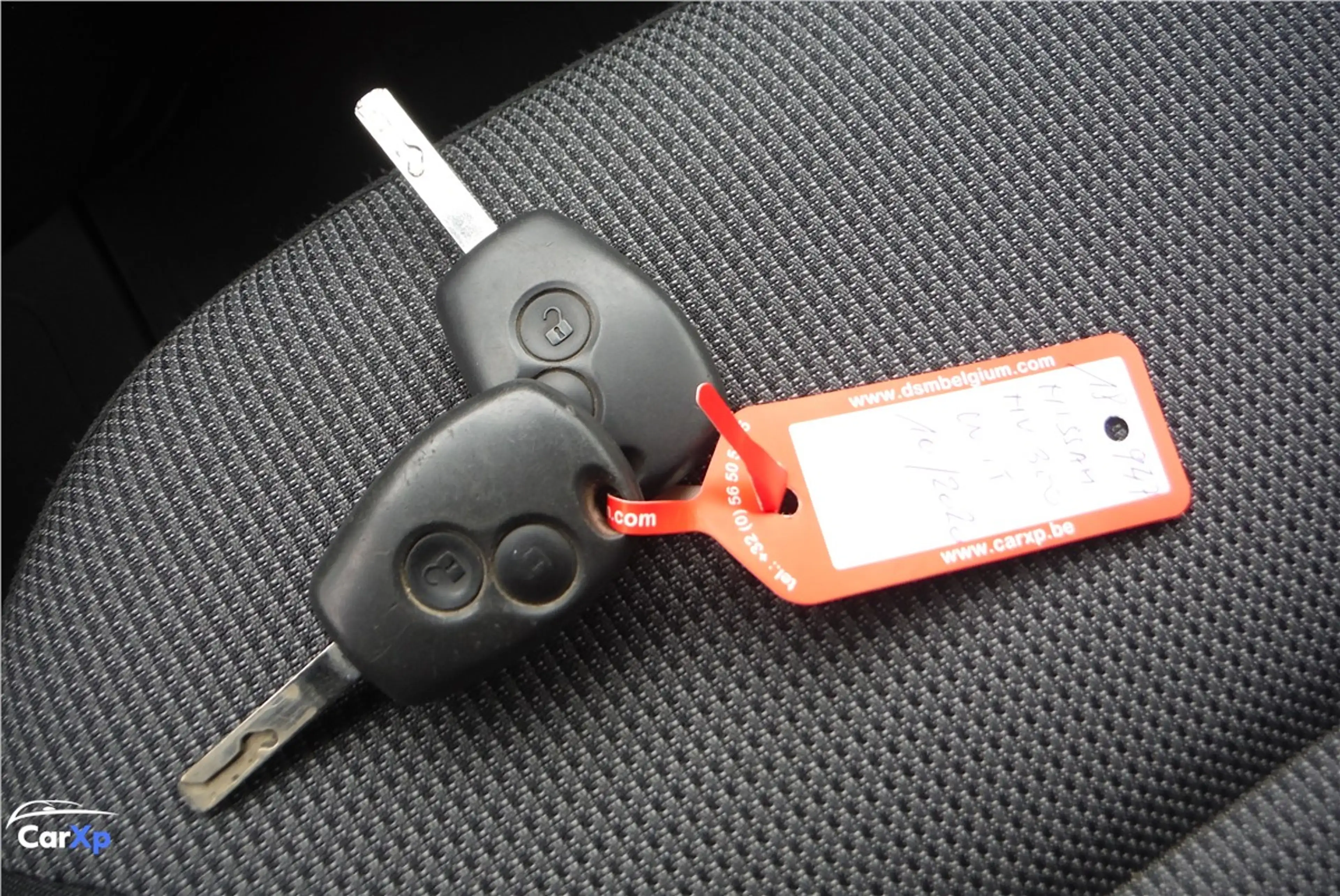 Nissan NV300 — photo 11