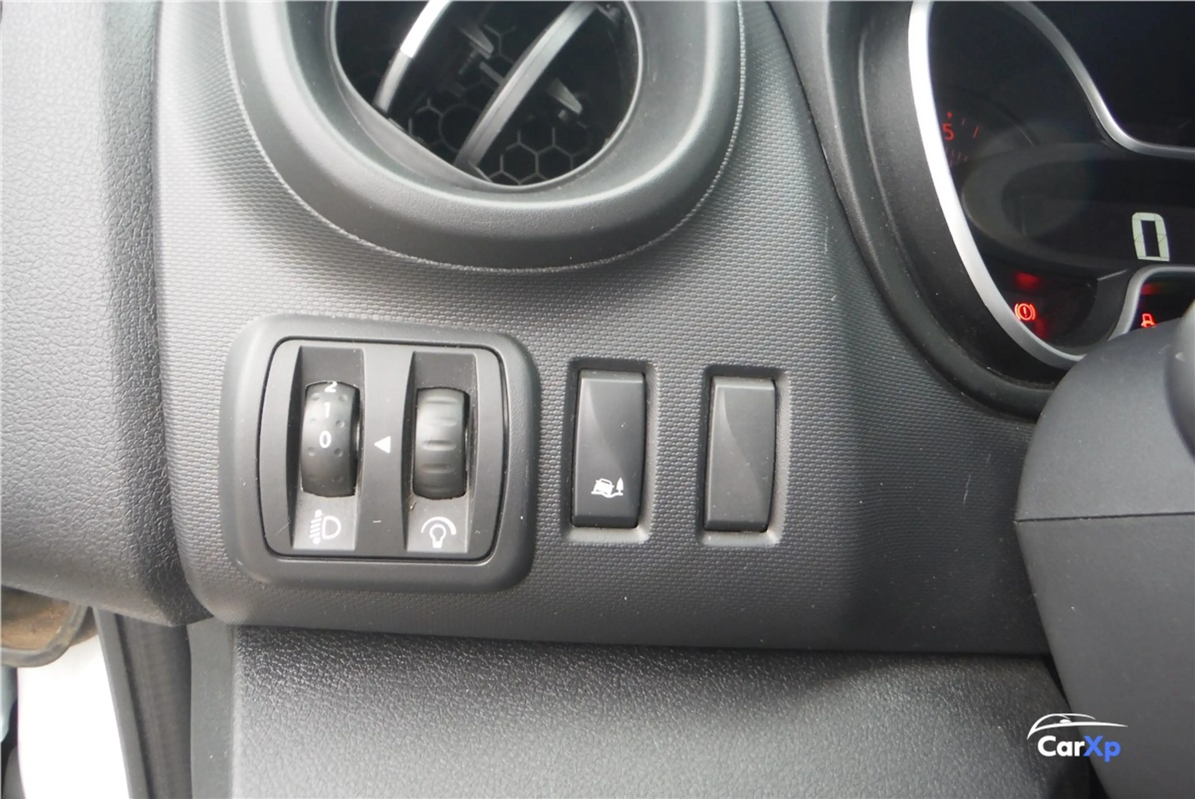 Nissan NV300 — photo 10