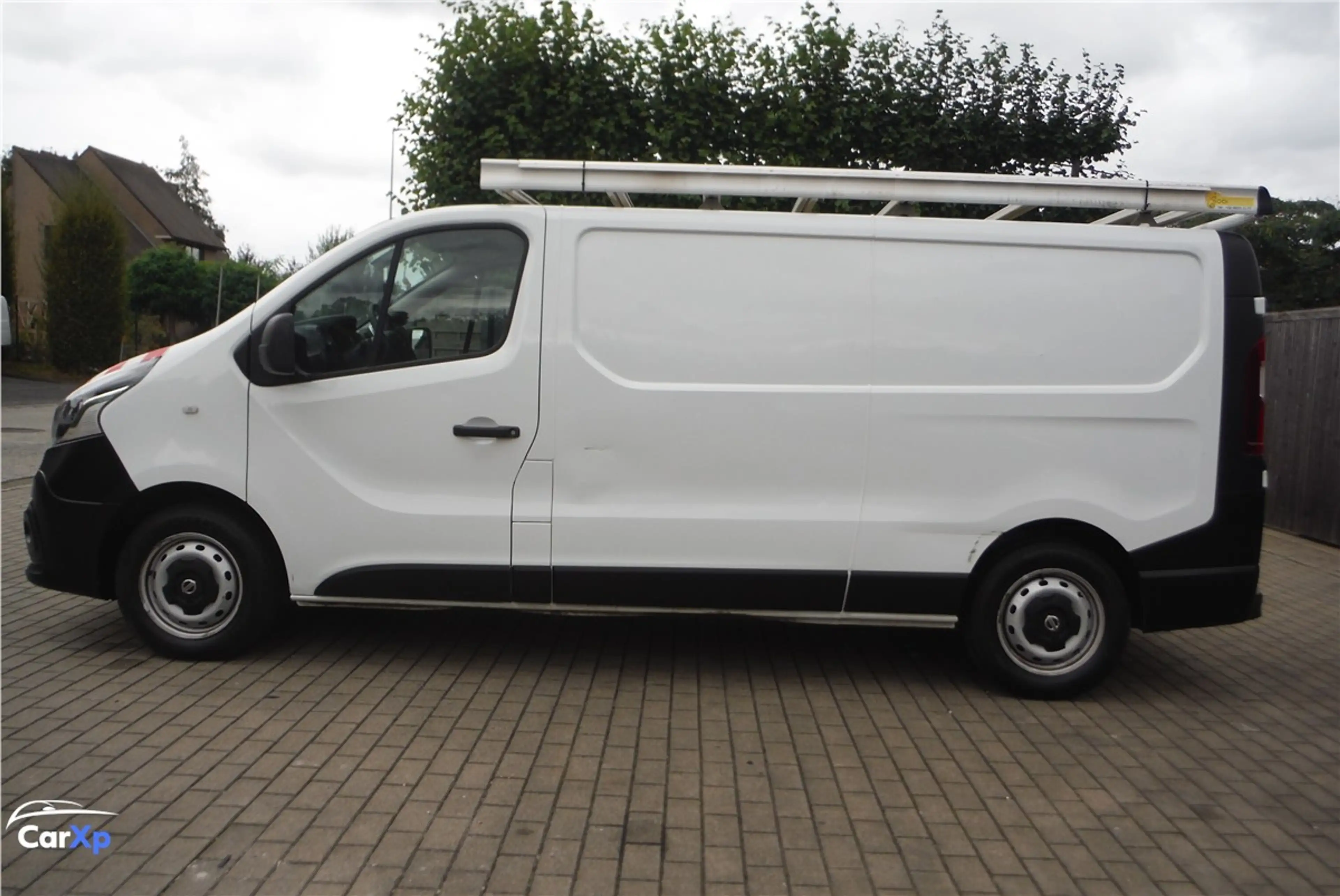 Nissan NV300 — photo 12