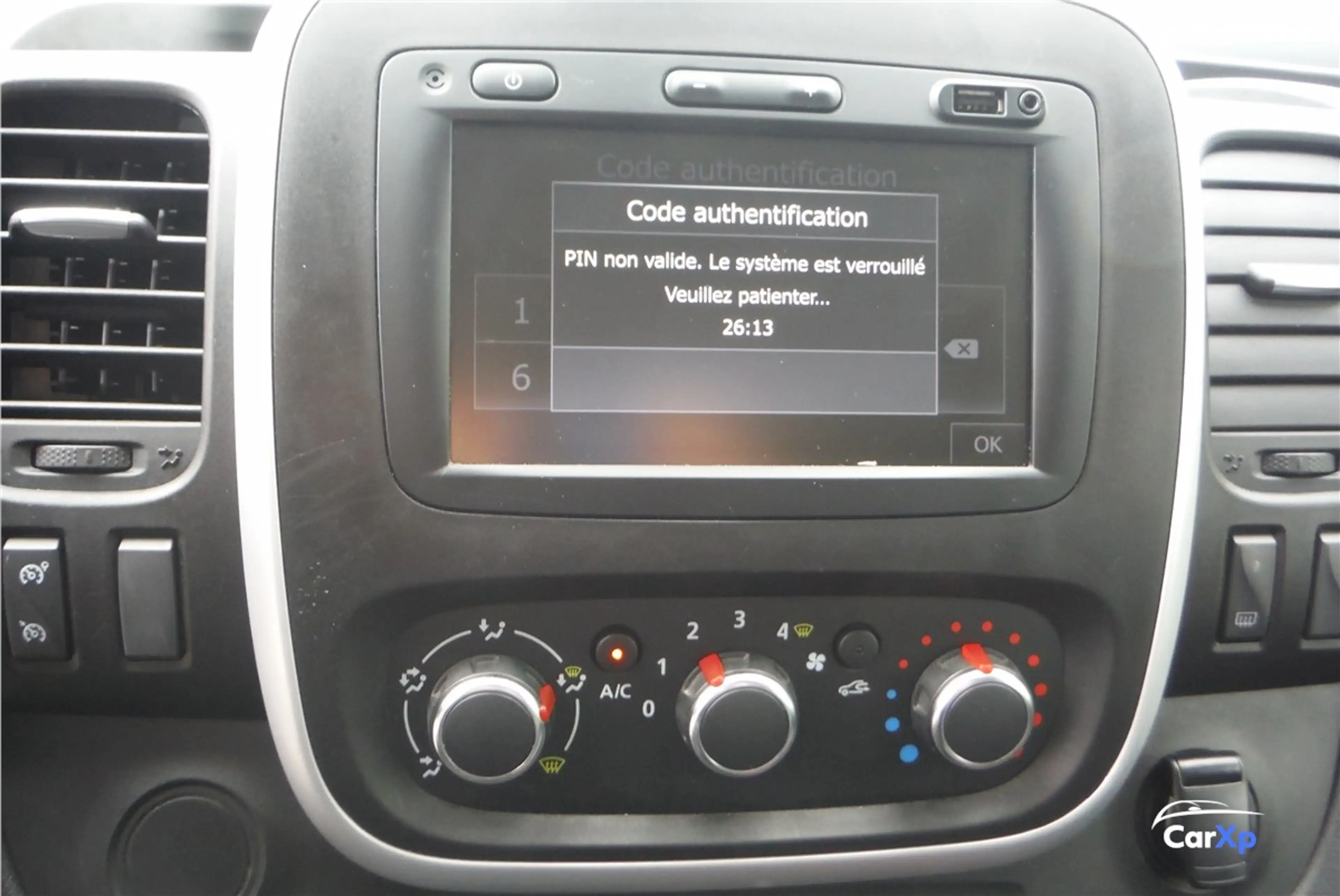 Nissan NV300 — photo 8