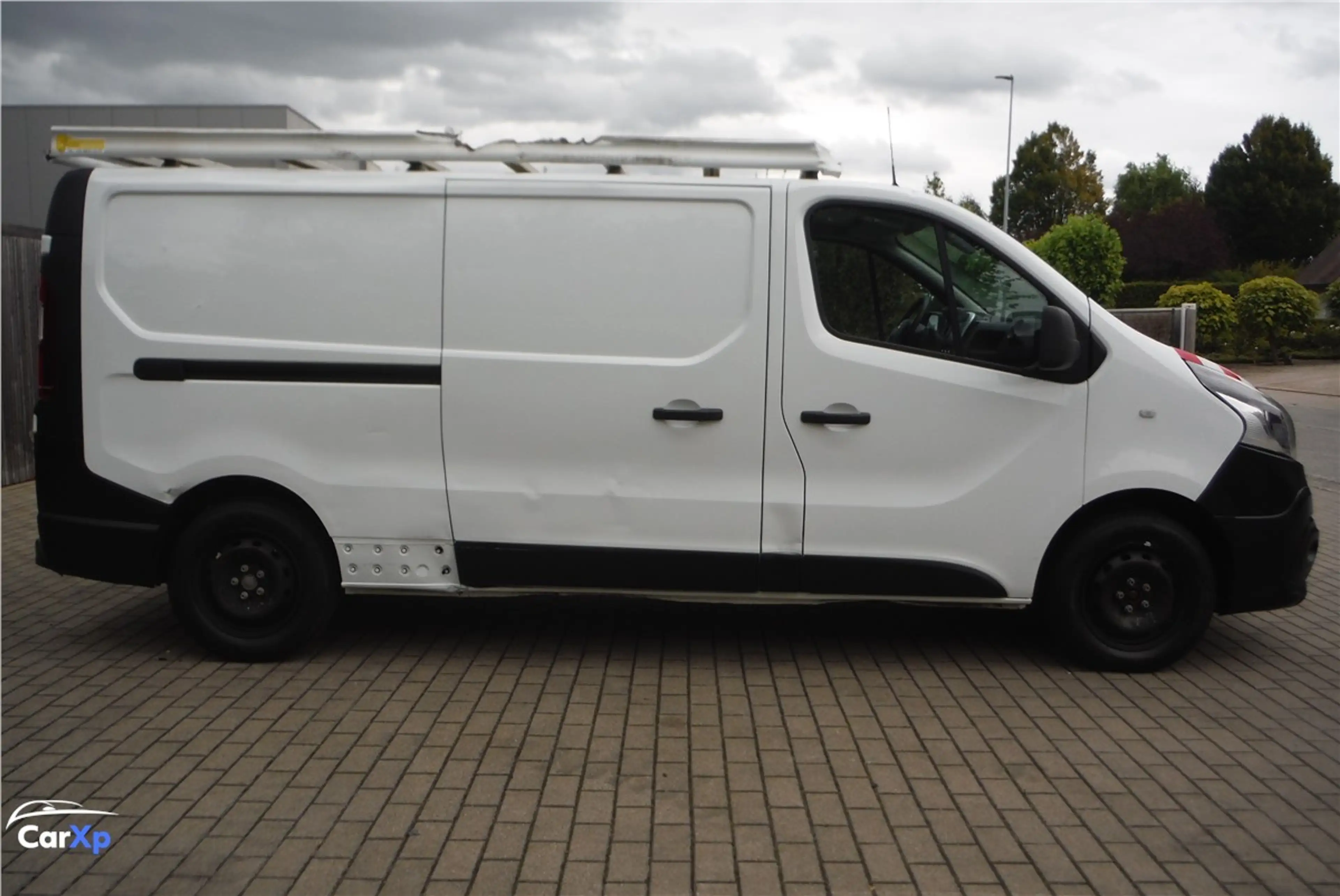 Nissan NV300 — photo 14