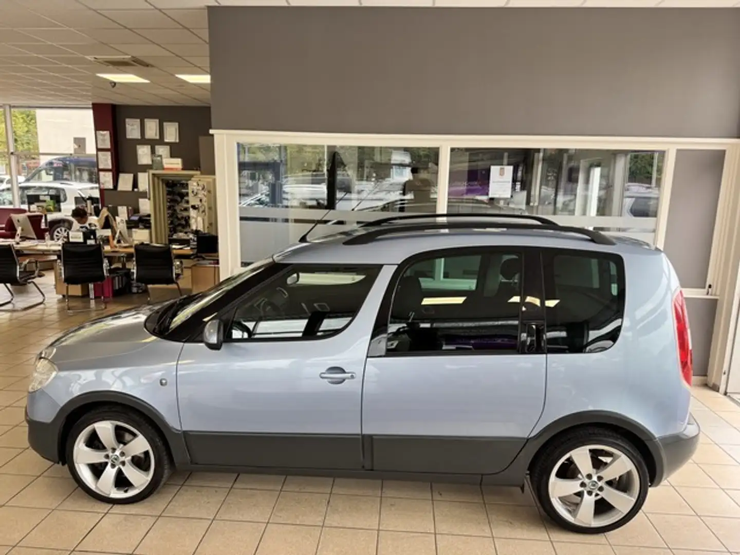 Skoda Roomster 1.6 Scout Klimaautmatik Technisch Ok Blau - 2