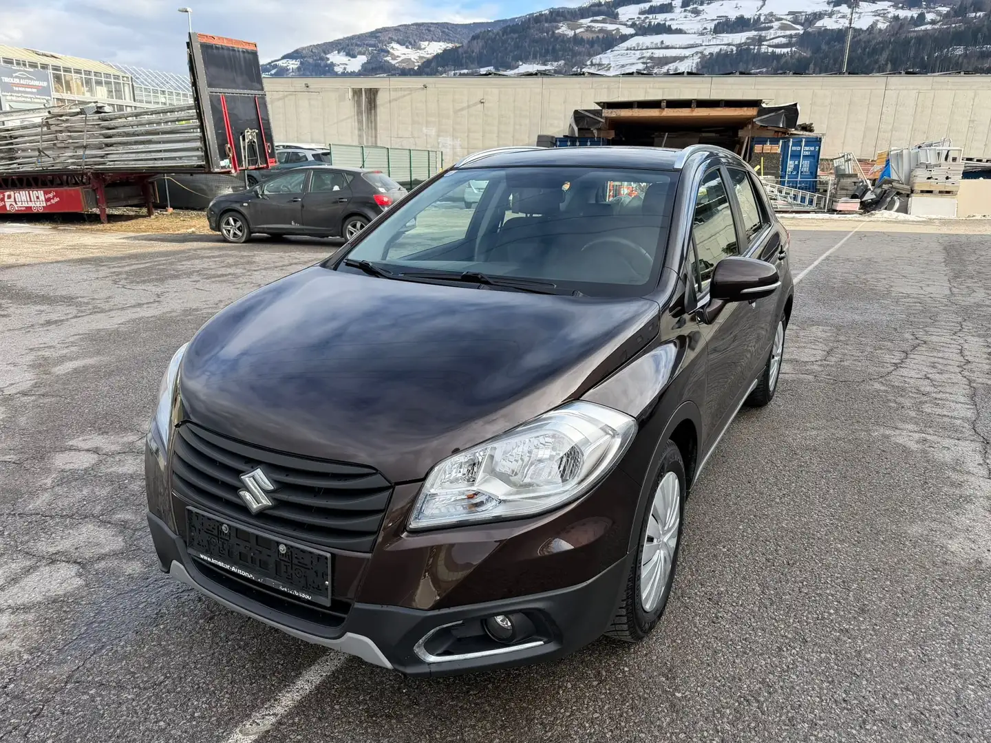 Suzuki SX4 S-Cross Shine ALLGRIP 1.6DDiS 4x4 Braun - 1