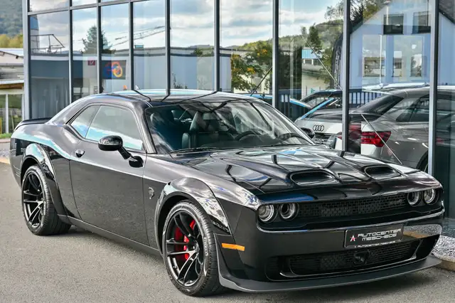 Dodge Challenger view 3