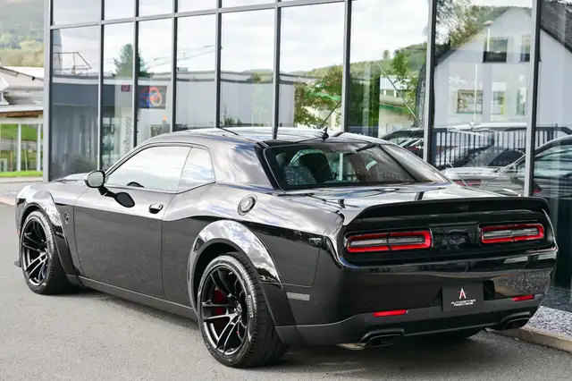 Dodge Challenger view 5