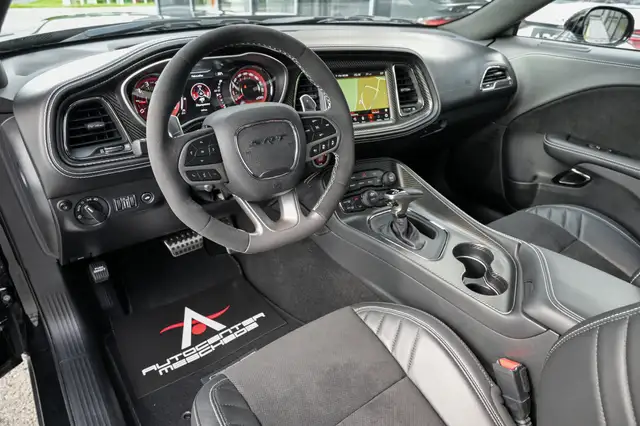 Dodge Challenger view 10