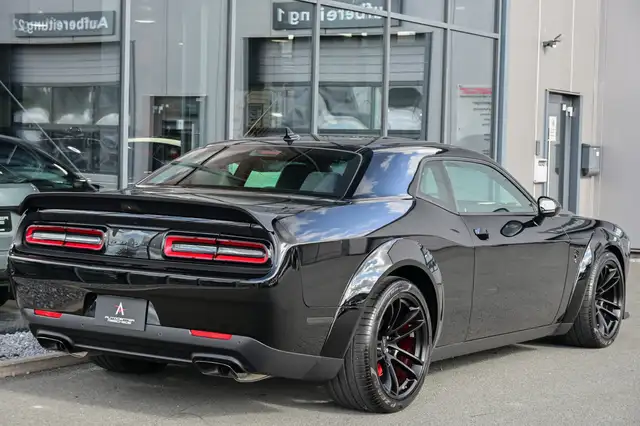 Dodge Challenger view 4
