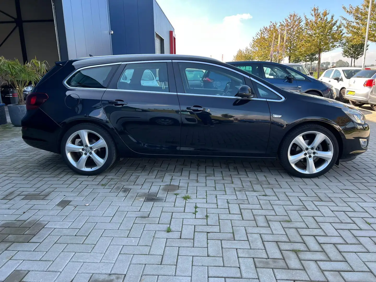 Opel Astra Sports Tourer 1.4 Turbo Cosmo / NAVI / CLIMATE / C Schwarz - 2