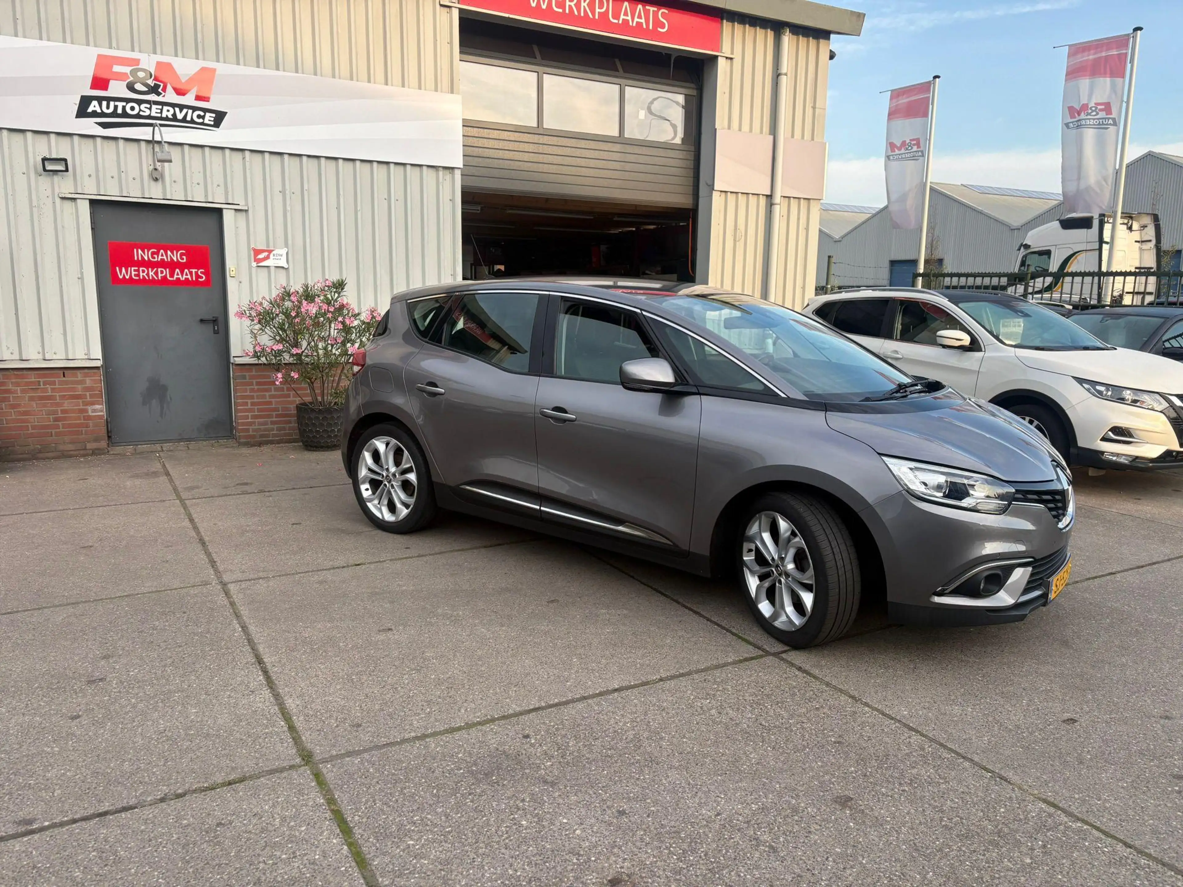 Renault Scenic 1.3 TCe Zen Clima, cruise, pdc, trekhaak — photo 3