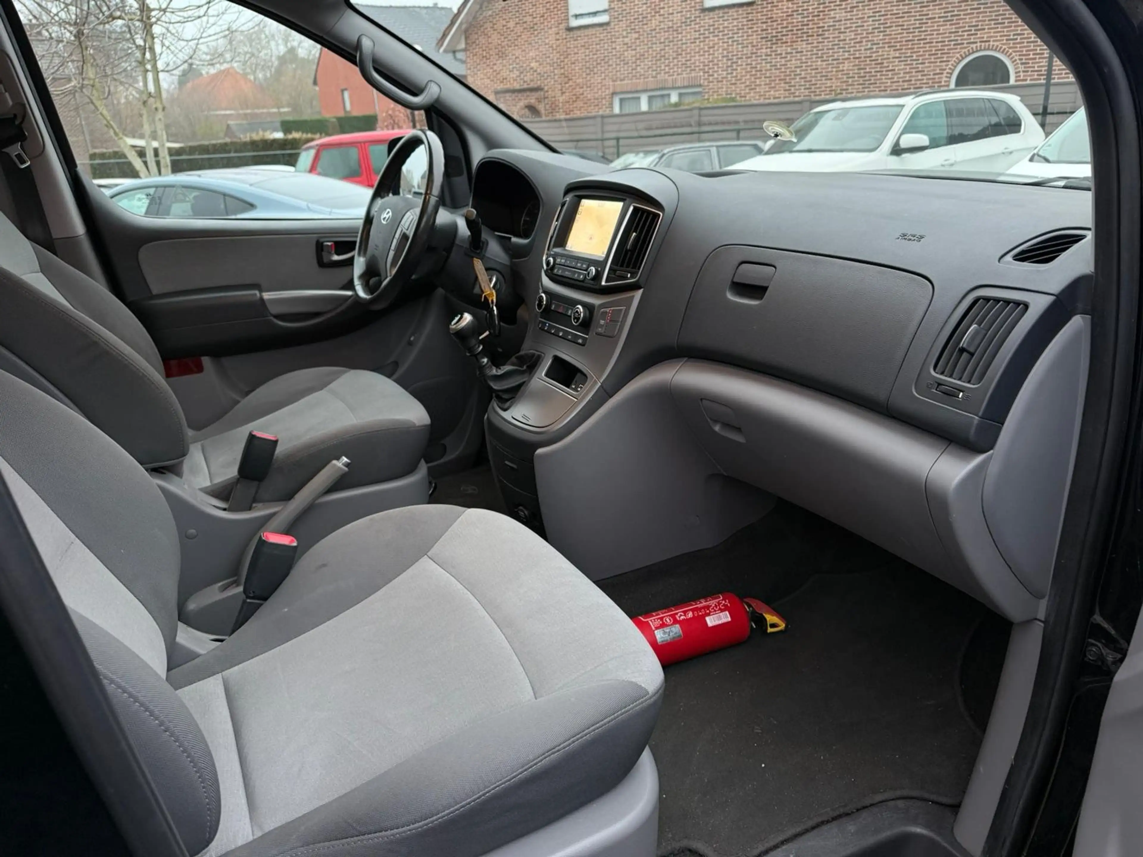 Hyundai H-1 8 Zits Airco Navigatie CruiseC ParkeerS * — photo 9