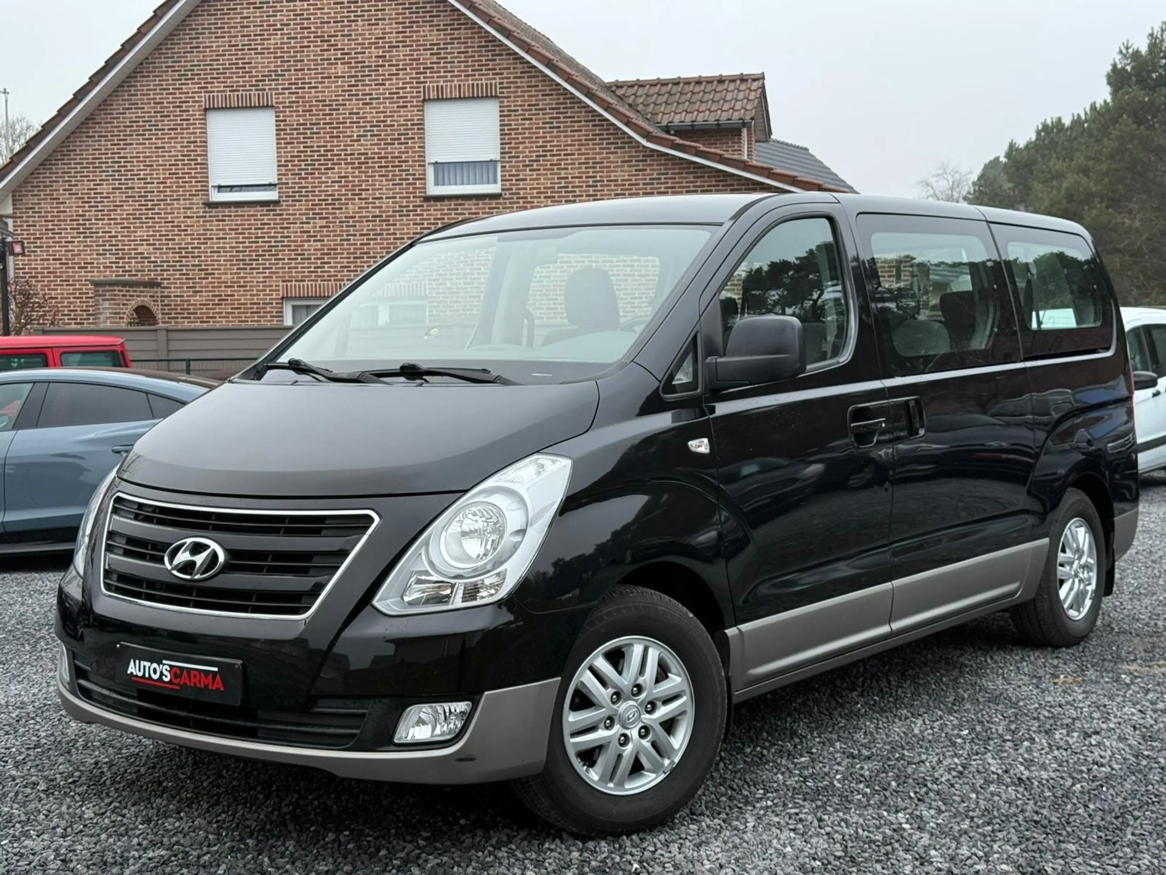Hyundai H-1 8 Zits Airco Navigatie CruiseC ParkeerS *