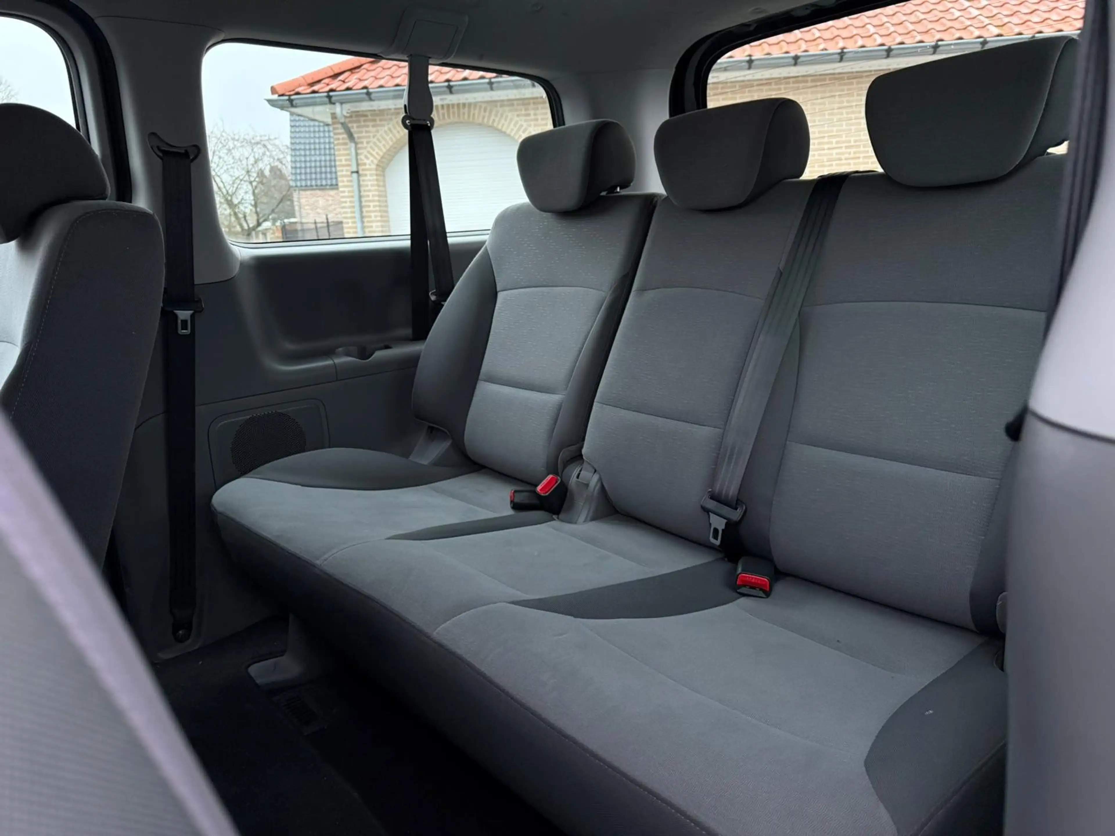 Hyundai H-1 8 Zits Airco Navigatie CruiseC ParkeerS * — photo 11