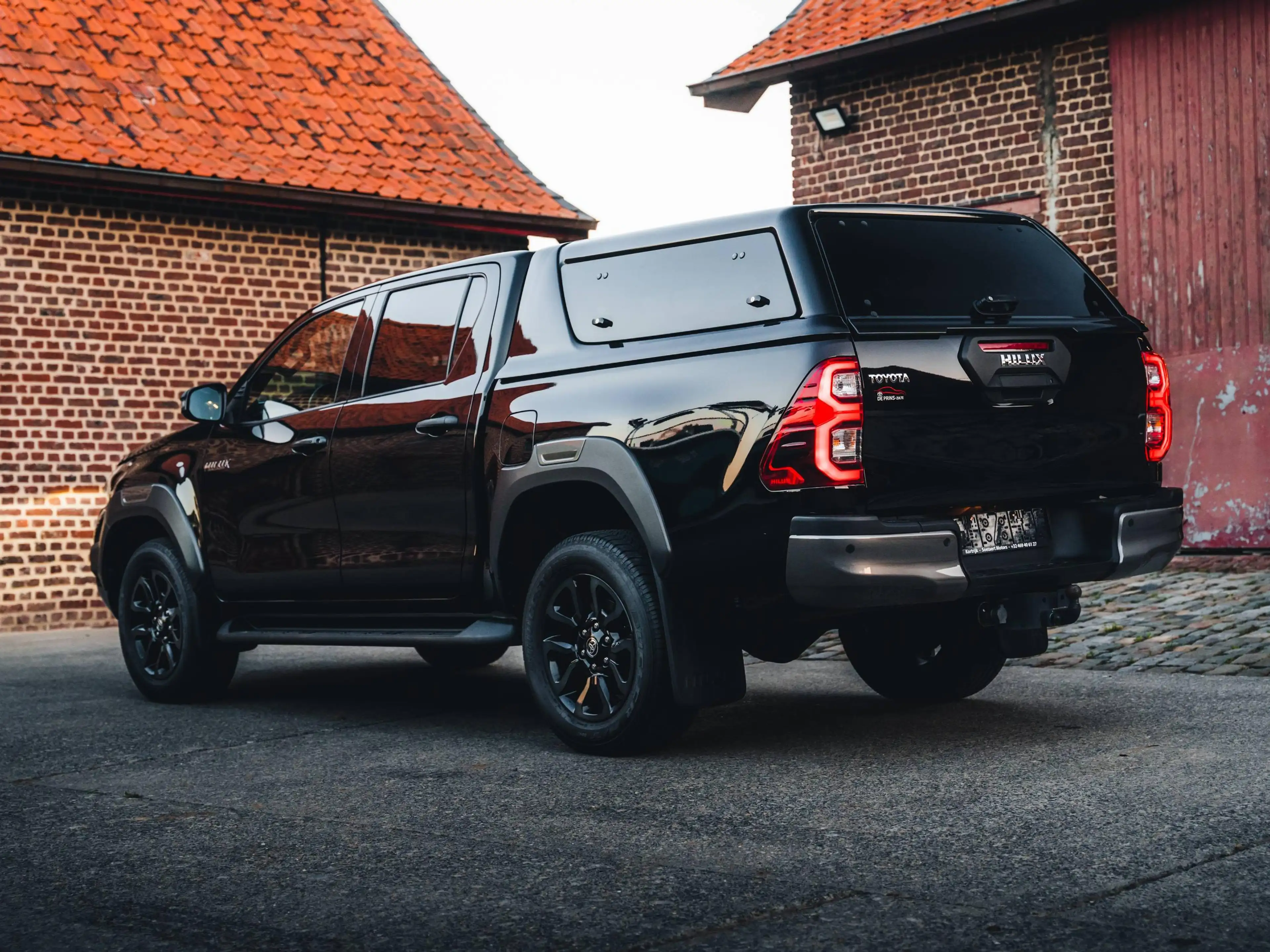 Toyota Hilux Invincible €41.250 EX VAT — photo 3