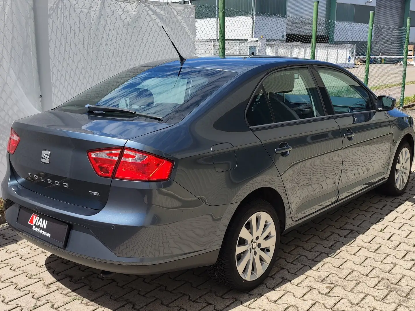 SEAT Toledo 1.2 TSI Klima/Sitzheizung/Winterreifen/Scheckheft Szary - 2