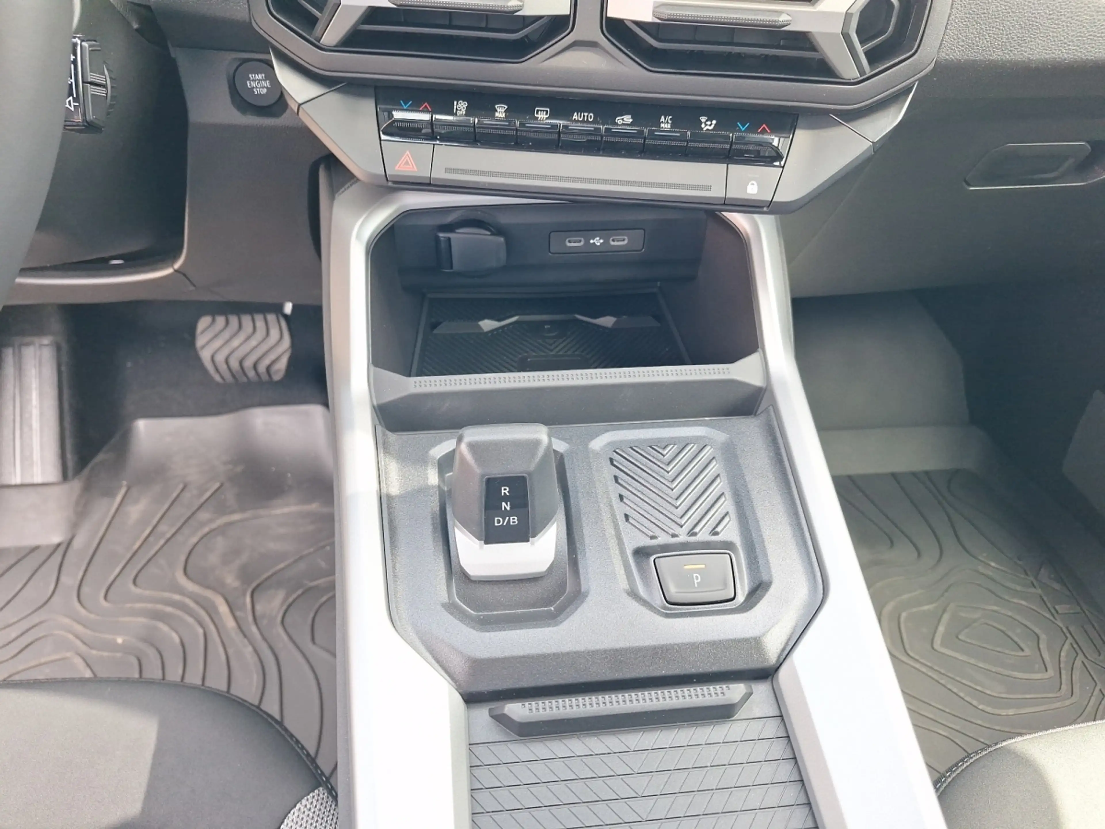 Dacia Bigster Journey Hybrid 155 — photo 8