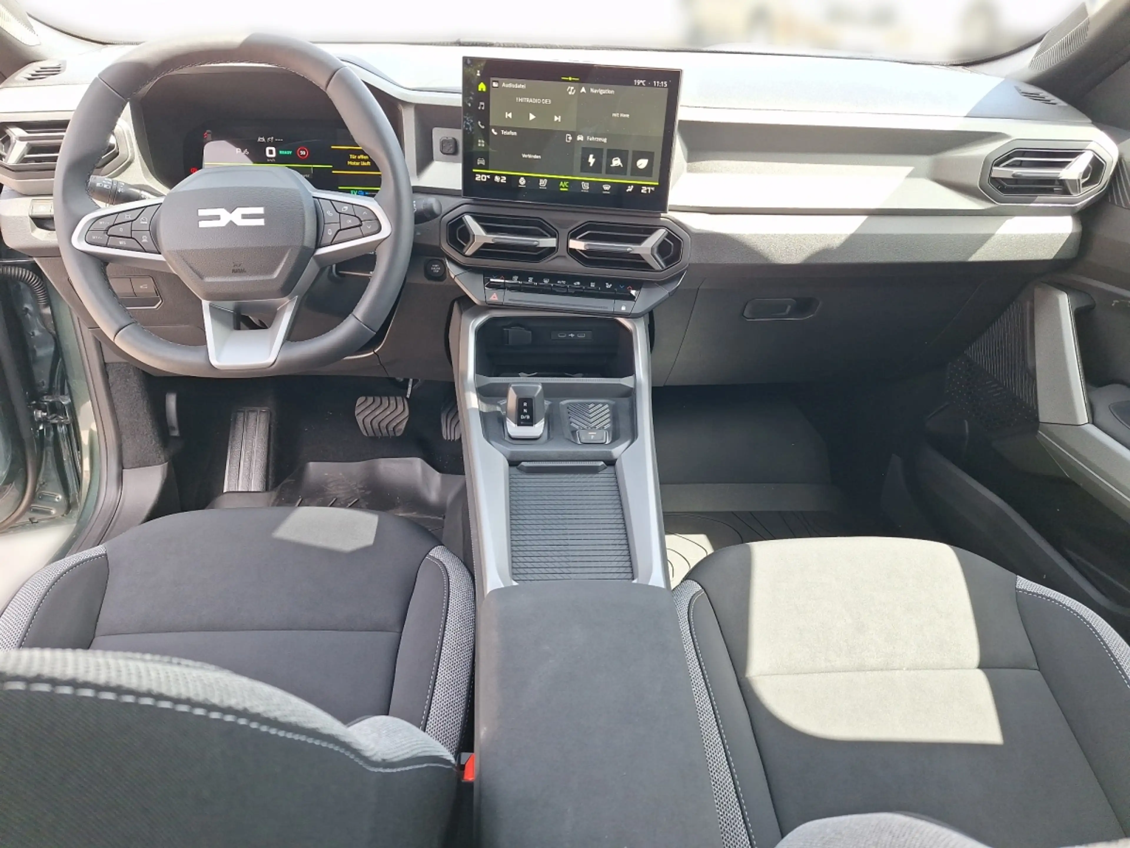 Dacia Bigster Journey Hybrid 155 — photo 4