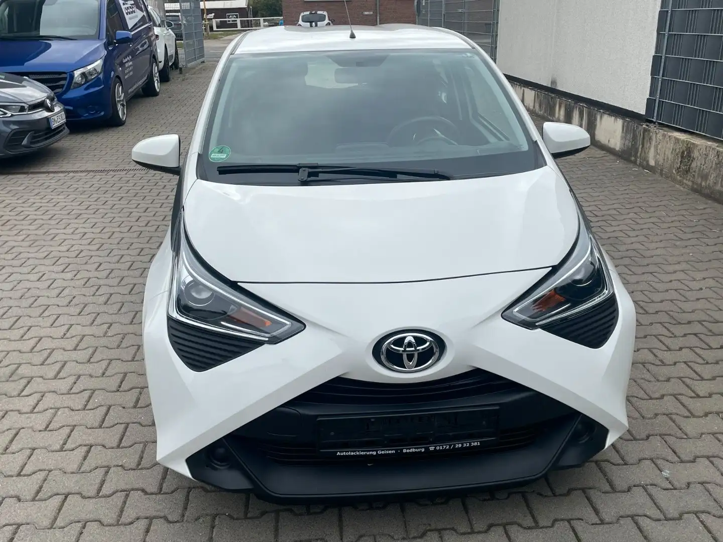 Toyota Aygo AYGO x-JBL,  4. Türig , KLima , Top Zustand Weiß - 2