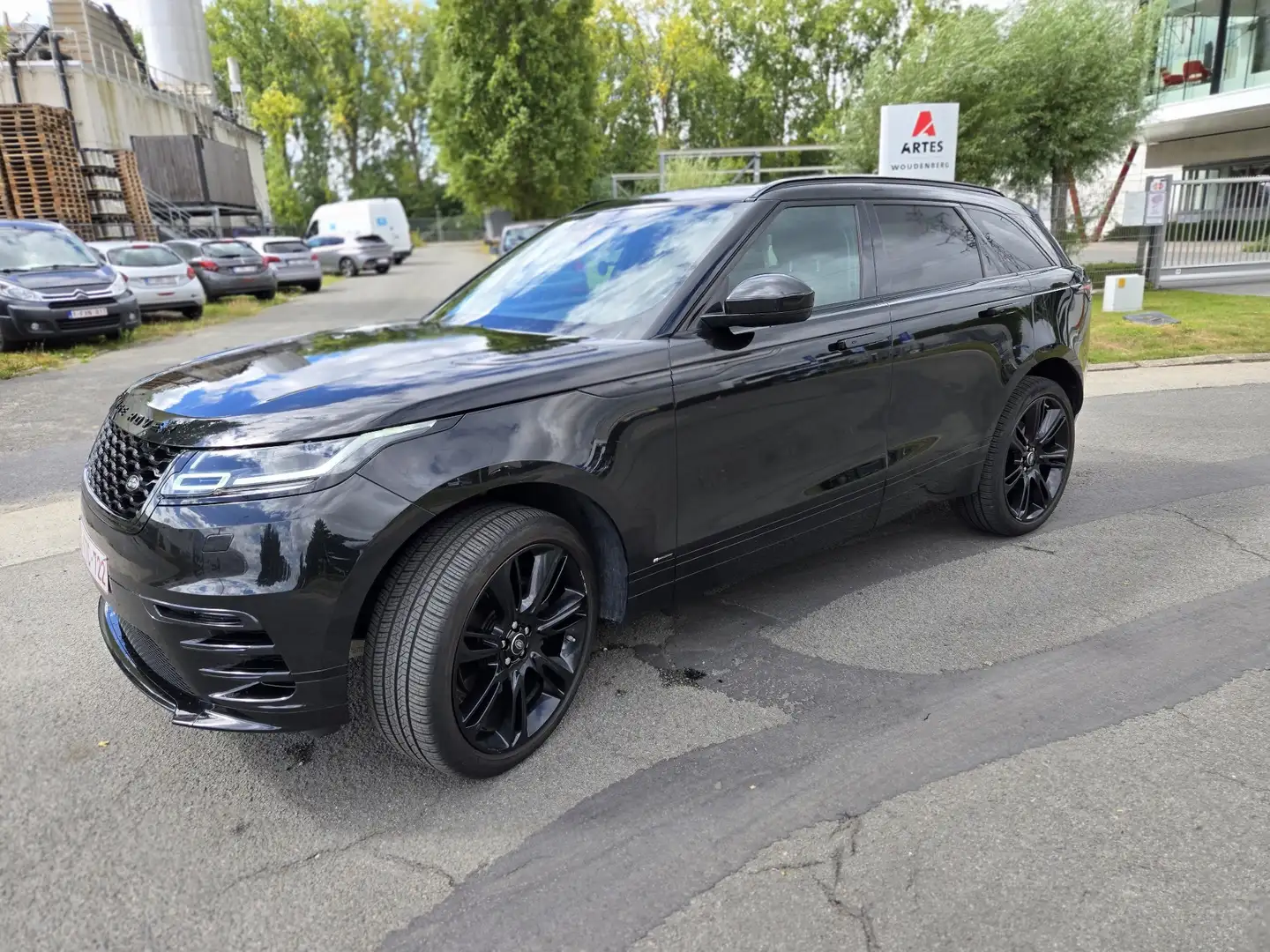 Land Rover Range Rover Velar 2.0d R-Dynamic SE black btw aftrekbaar - 1
