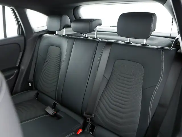 Mercedes-Benz Gla view 13