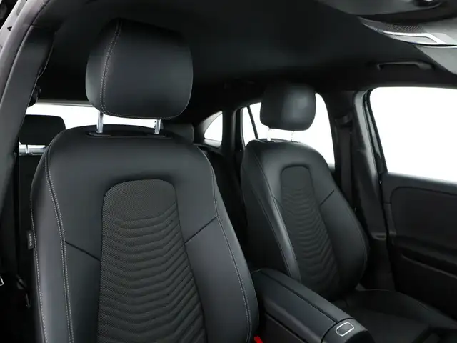 Mercedes-Benz Gla view 11