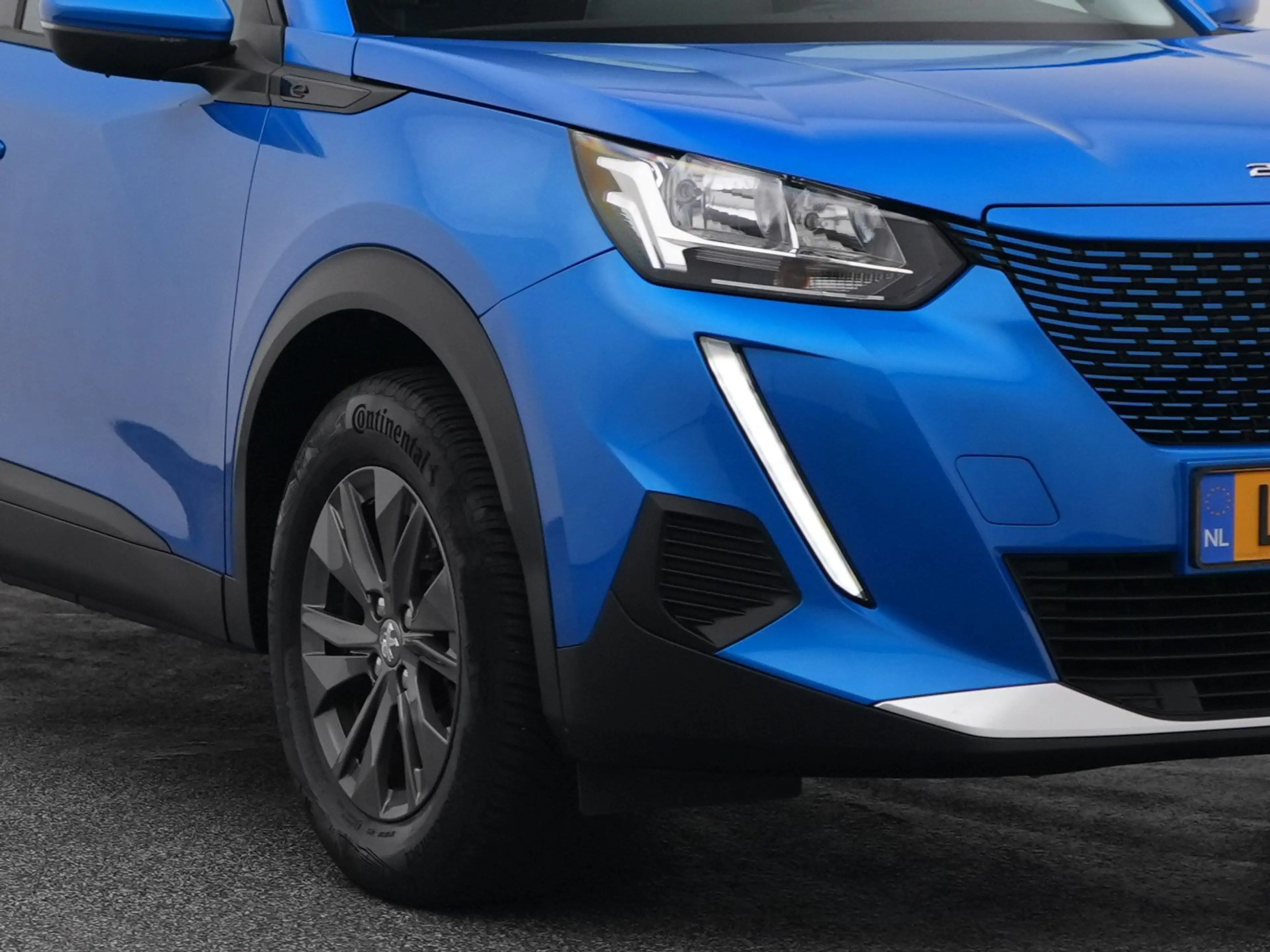 Peugeot e-2008 EV Active 50 kWh | NAVI | CARPLAY — photo 18