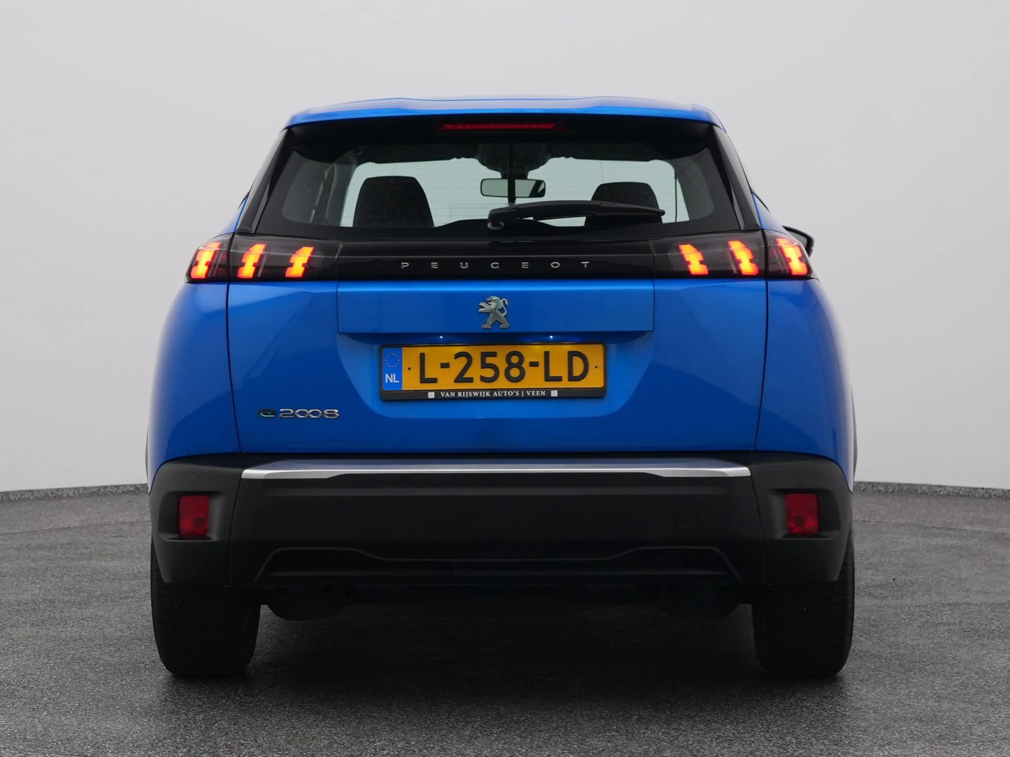 Peugeot e-2008 EV Active 50 kWh | NAVI | CARPLAY — photo 11