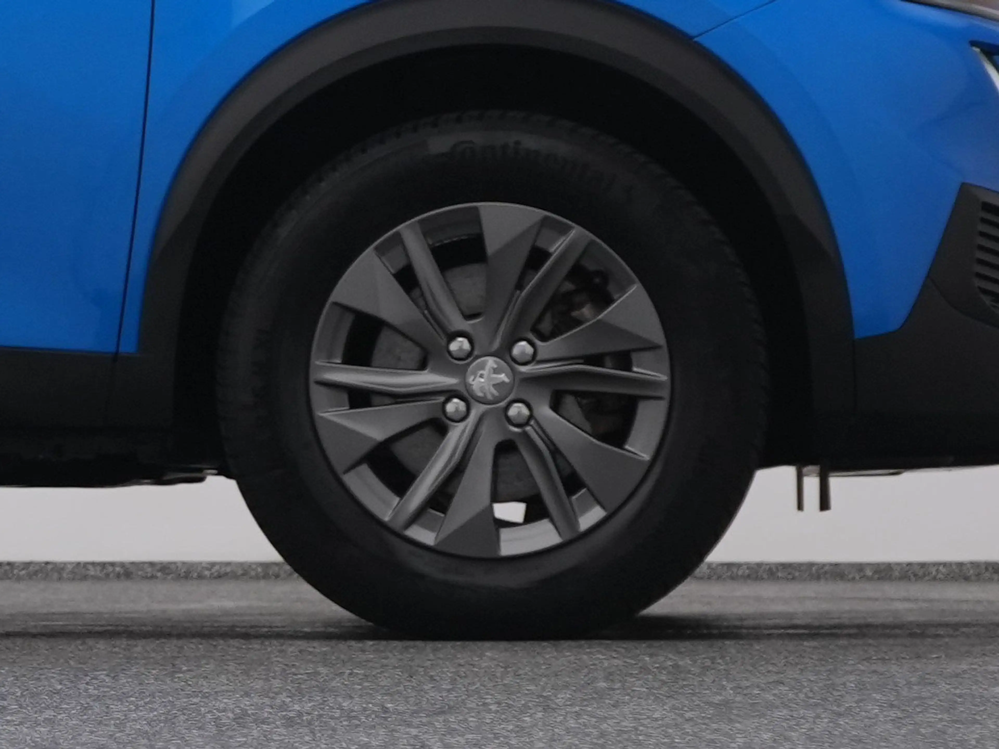 Peugeot e-2008 EV Active 50 kWh | NAVI | CARPLAY — photo 43