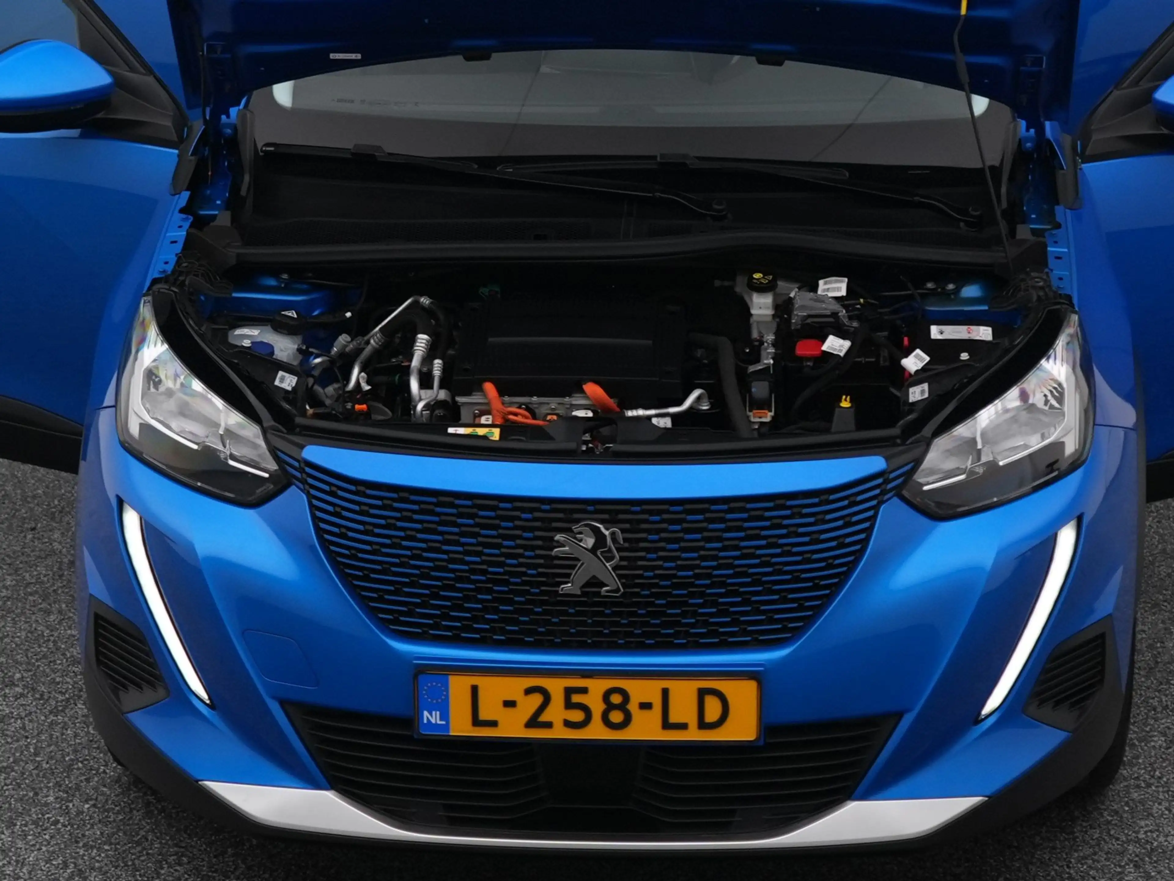 Peugeot e-2008 EV Active 50 kWh | NAVI | CARPLAY — photo 32
