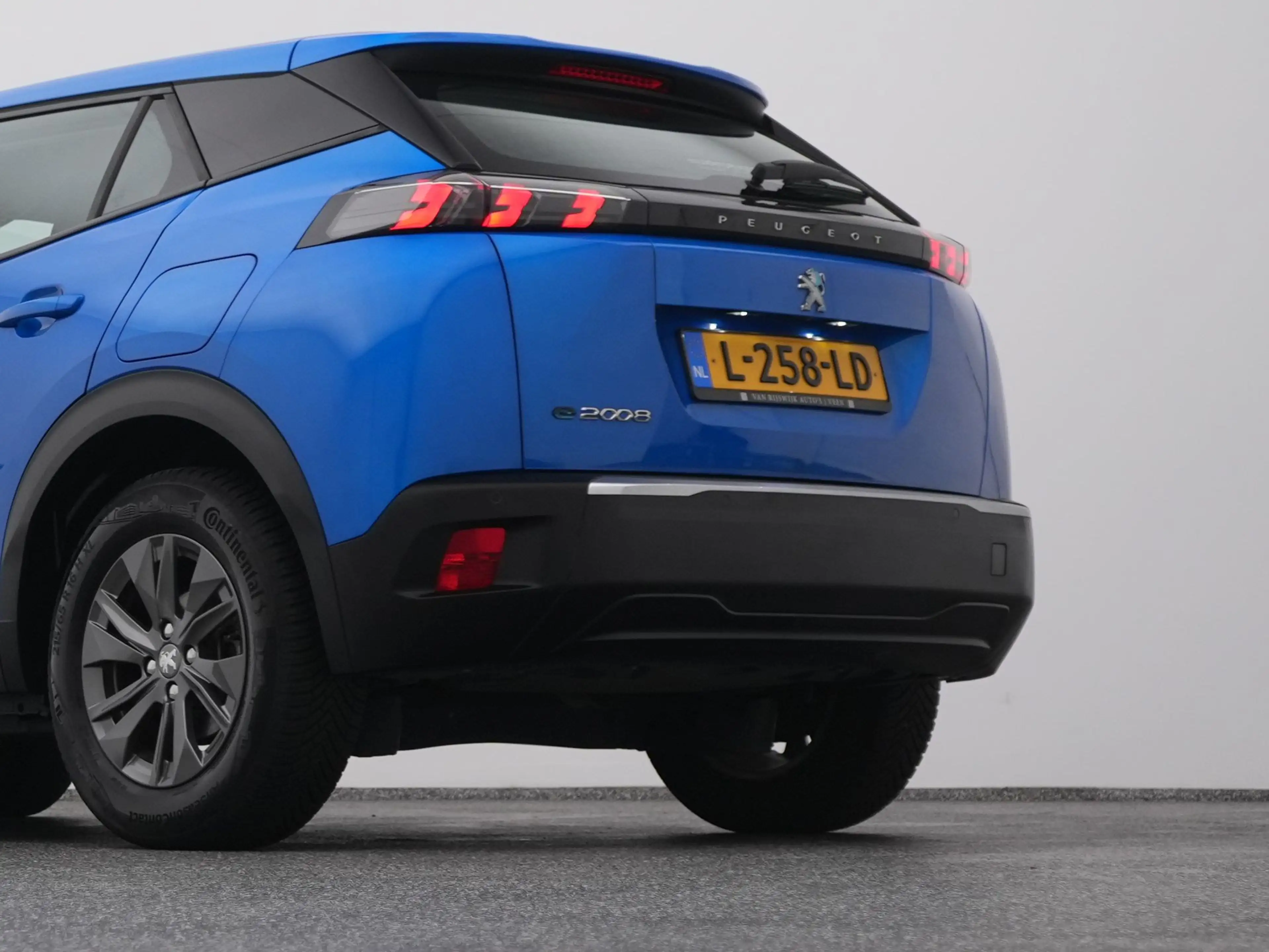 Peugeot e-2008 EV Active 50 kWh | NAVI | CARPLAY — photo 23