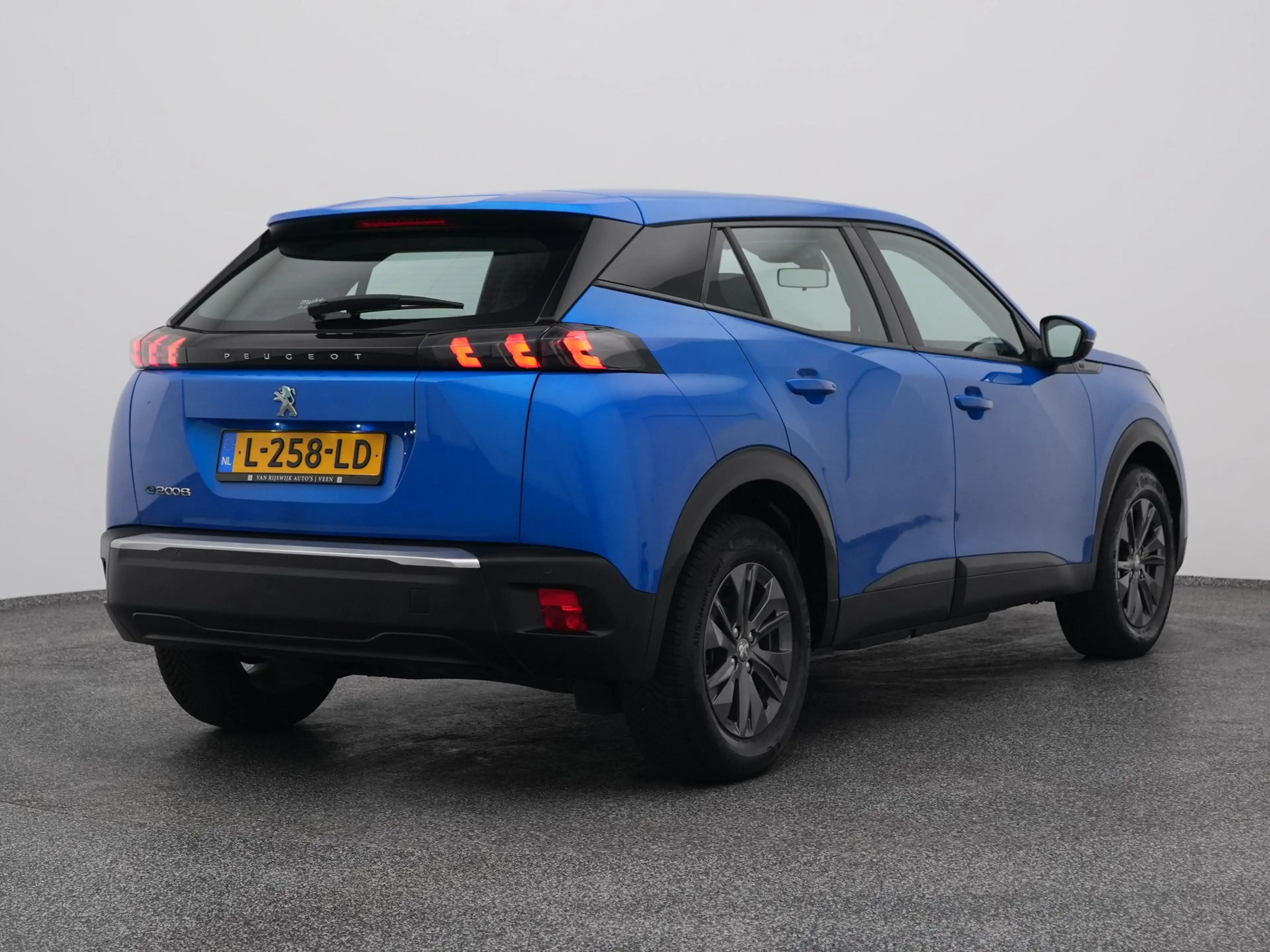 Peugeot e-2008 EV Active 50 kWh | NAVI | CARPLAY — photo 7