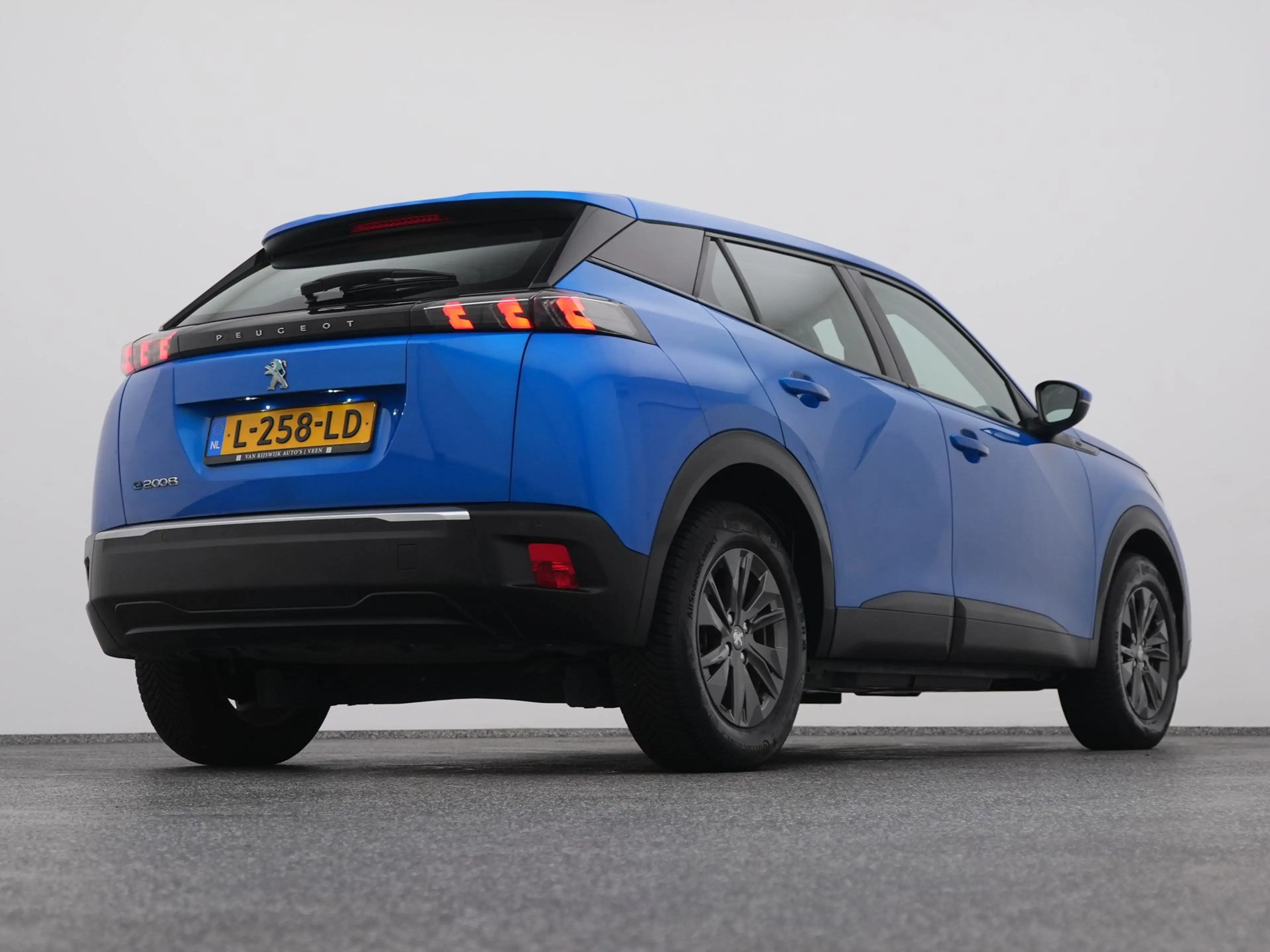 Peugeot e-2008 EV Active 50 kWh | NAVI | CARPLAY — photo 17