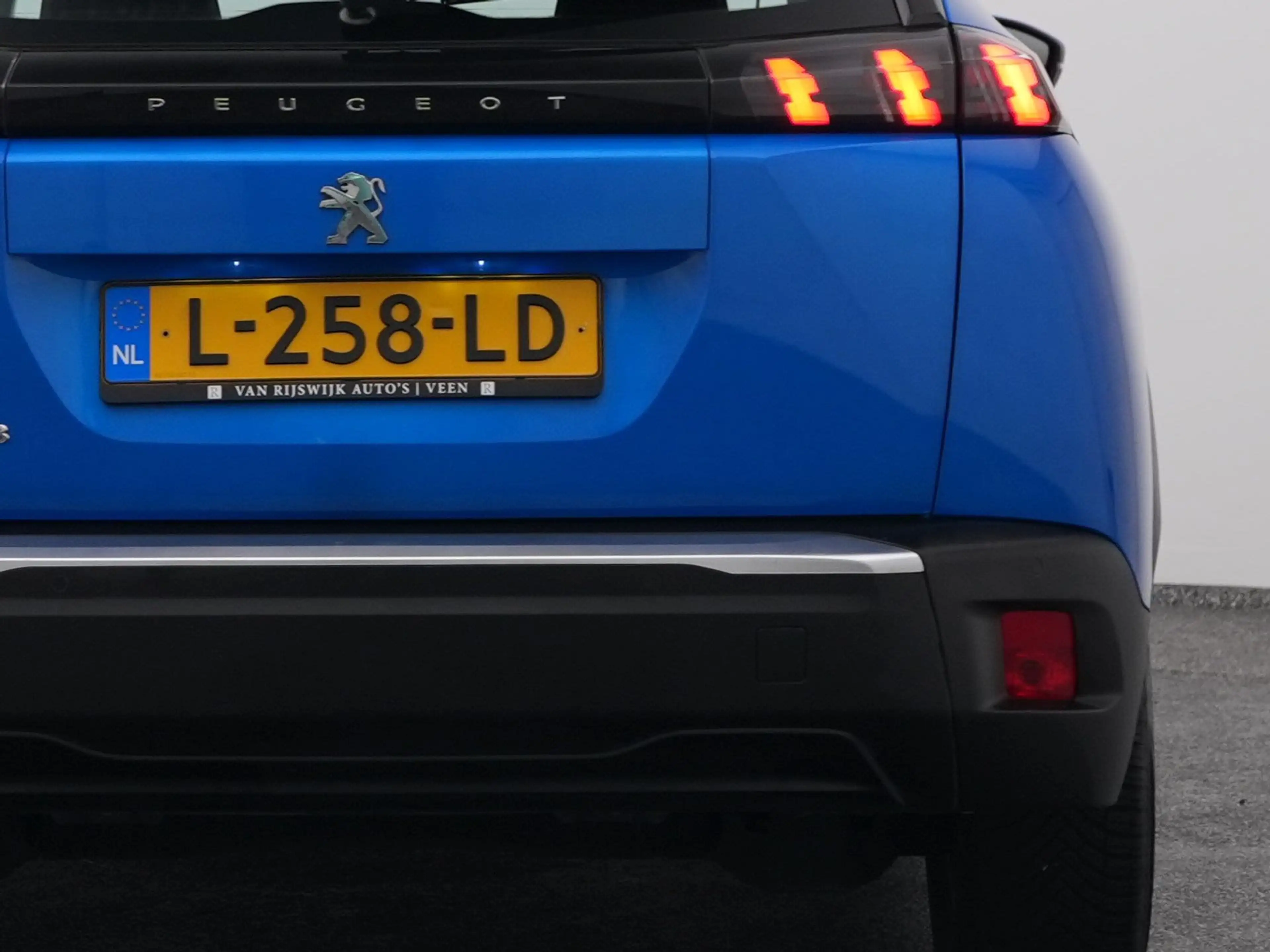 Peugeot e-2008 EV Active 50 kWh | NAVI | CARPLAY — photo 21