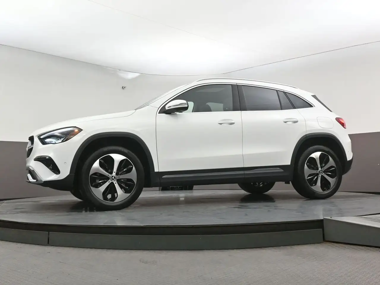 Mercedes-Benz GLA photo Mercedes-Benz GLA