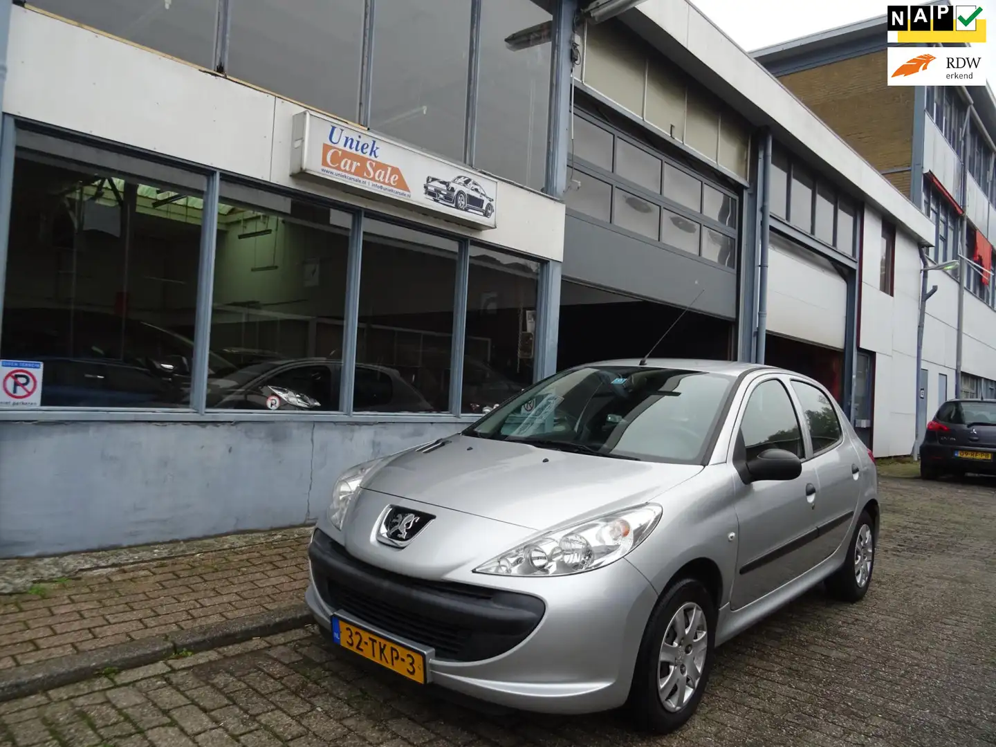 Peugeot 206 + 1.1 Access Lite Grijs - 1