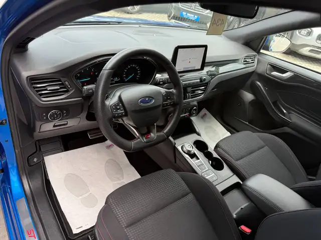 Ford Focus view 14