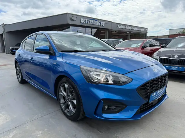 Ford Focus view 3