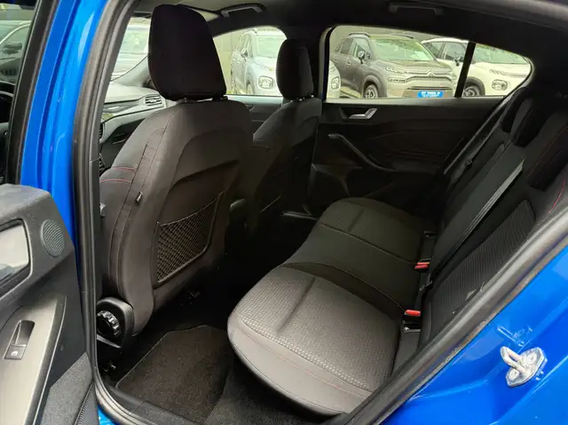 Ford Focus view 15