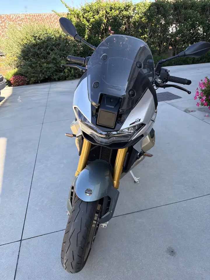 Moto Guzzi V 100