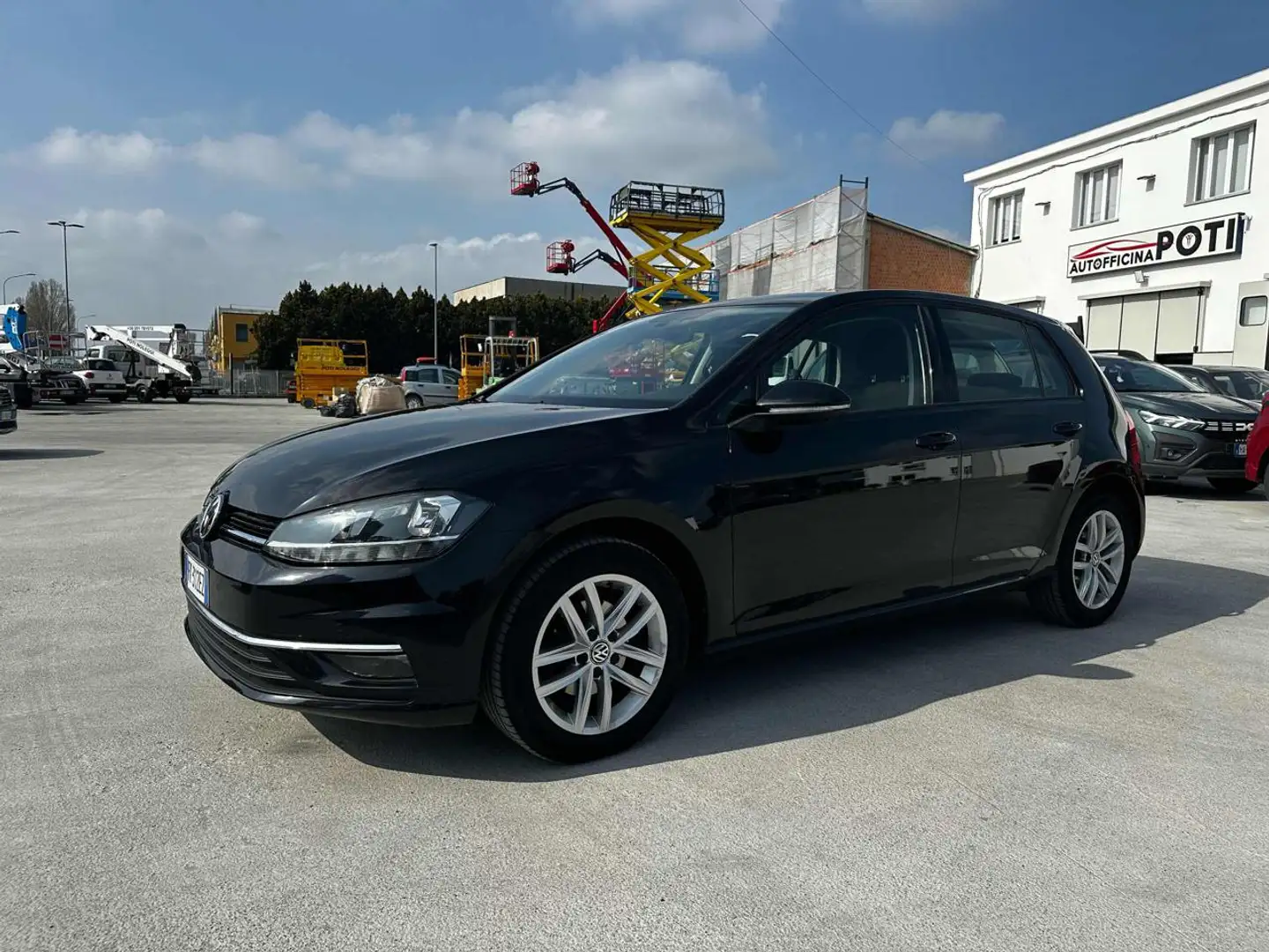 Volkswagen Golf 1.0 TSI 110 CV 5p. Business BlueMotion Technology Schwarz - 1