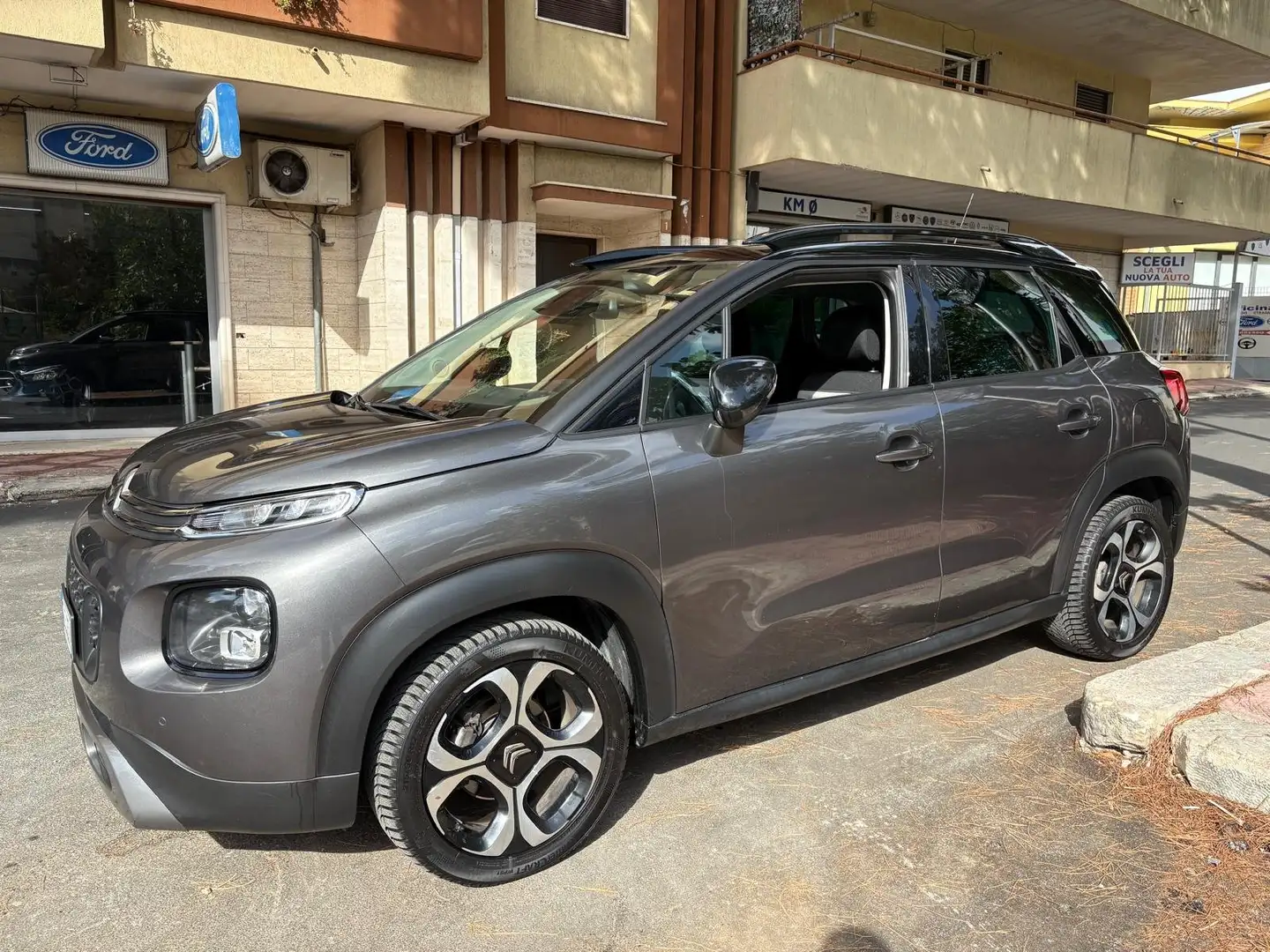Citroen C3 C3 Aircross I 2017 1.5 bluehdi Shine Pack Grau - 2