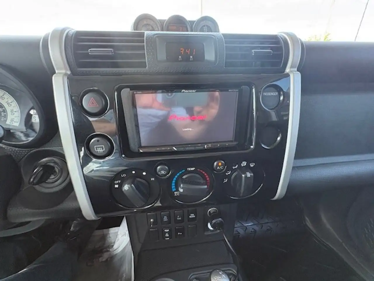 Toyota FJ Cruiser снимка Toyota FJ Cruiser