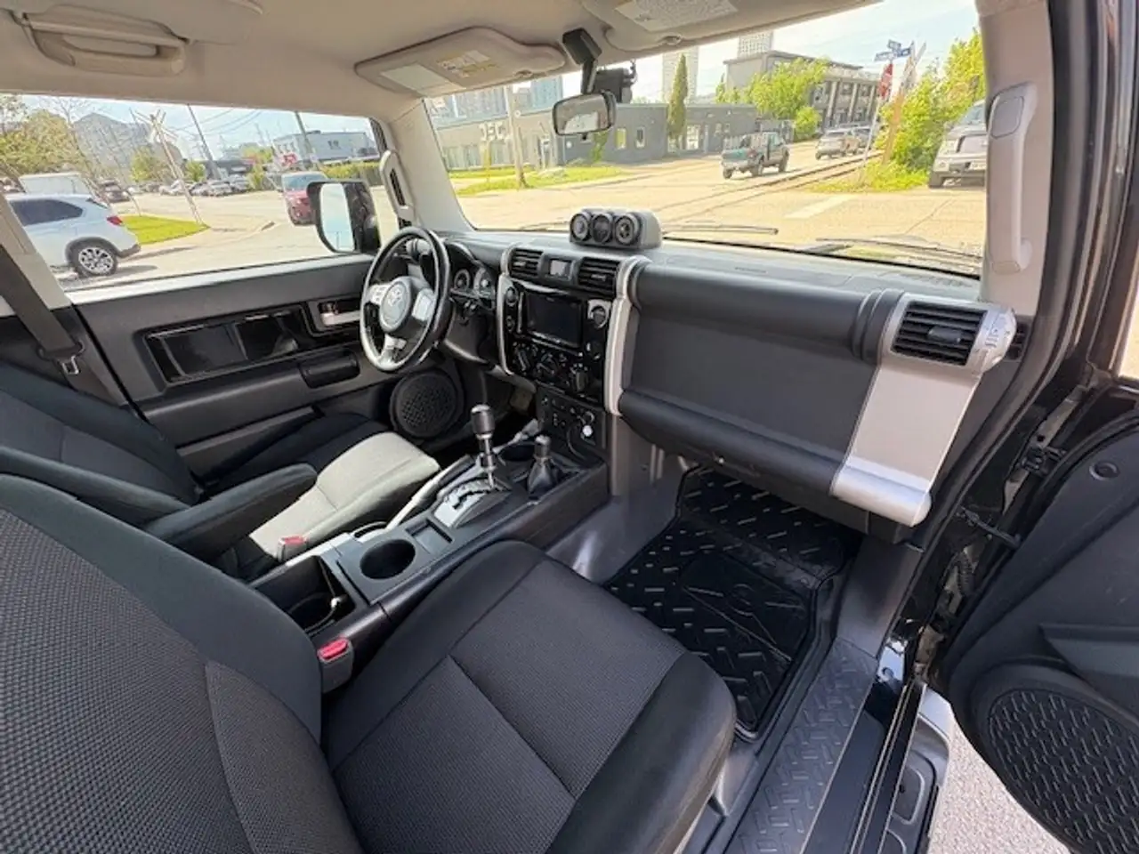 Toyota FJ Cruiser снимка Toyota FJ Cruiser
