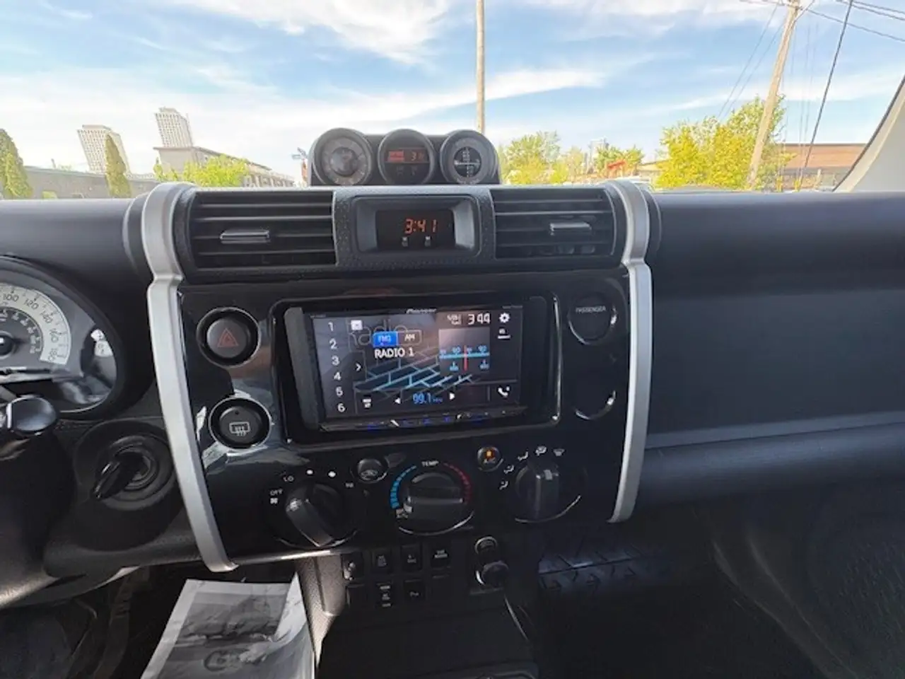 Toyota FJ Cruiser снимка Toyota FJ Cruiser